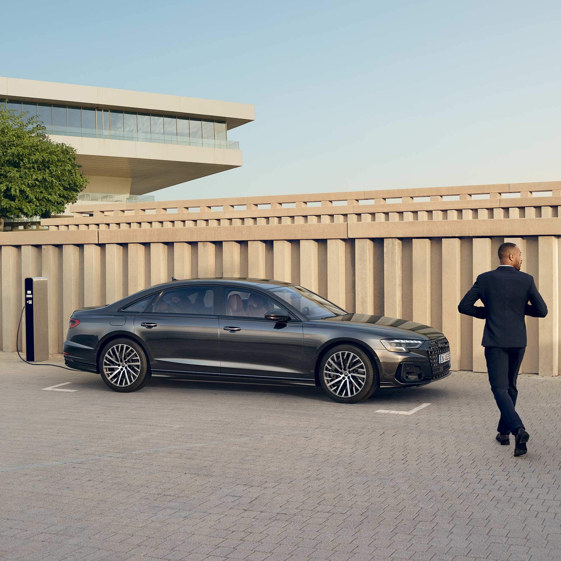 Seitenansicht Audi A8 L TFSI e