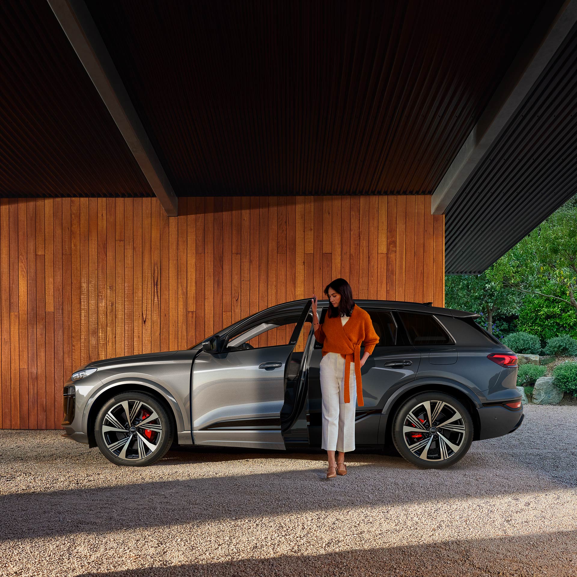 Stranski prikaz vozila Audi SQ6 SUV e-tron