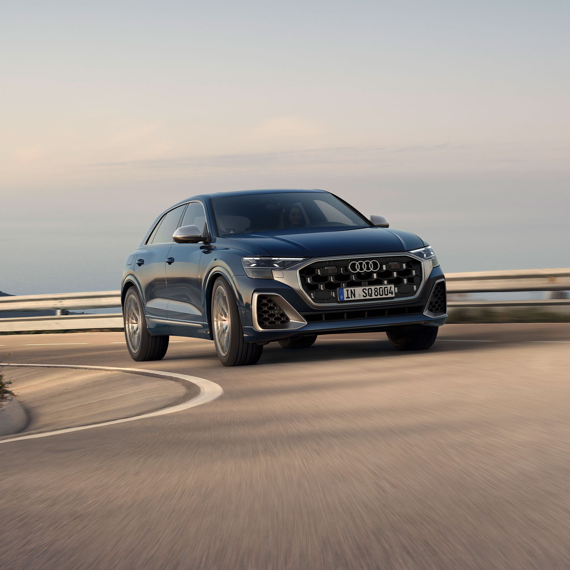 Audi SQ8 SUV Dynamische Seitenansicht
