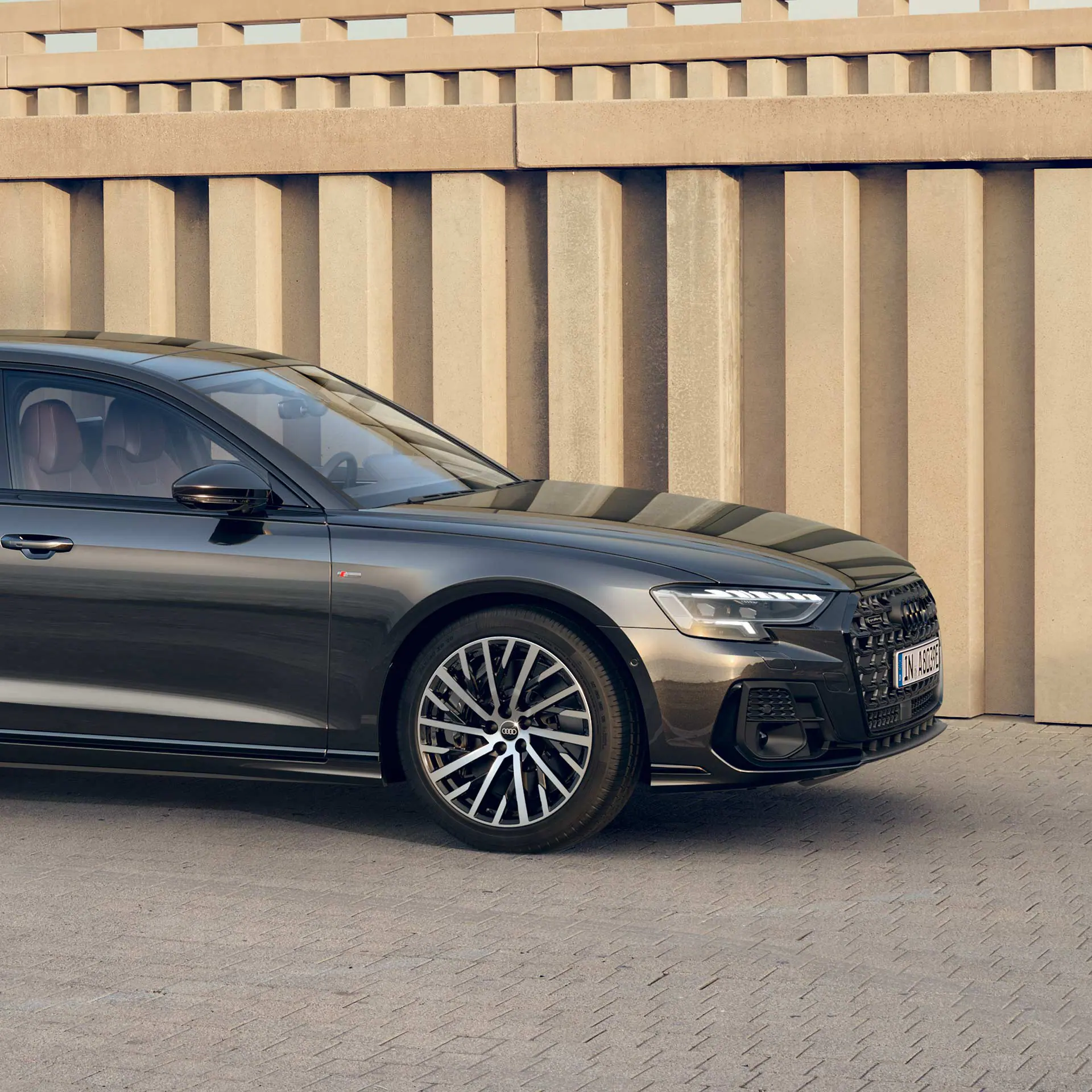 Seitliche Frontansicht Audi A8 L TFSI e