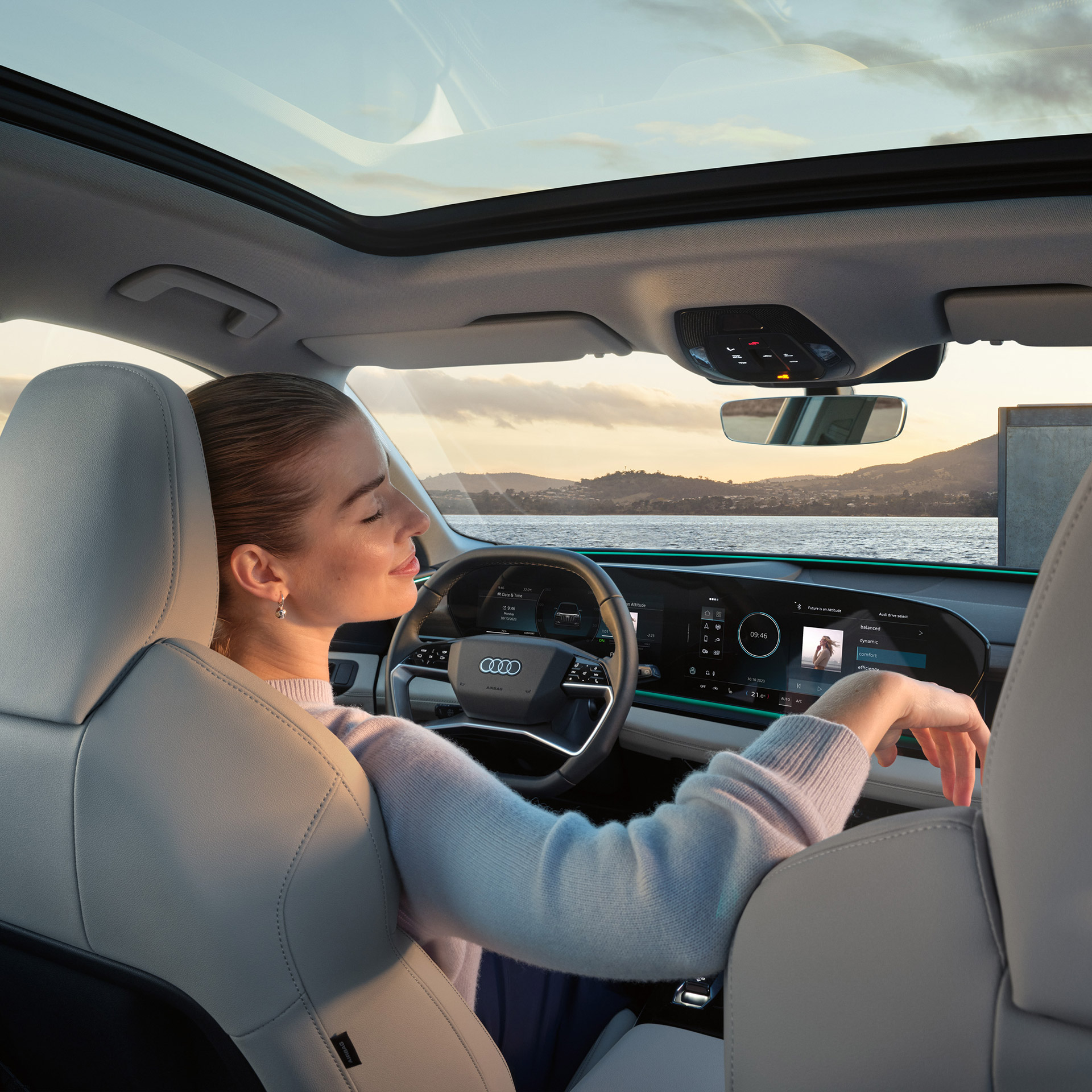  Ženska sedi v vozilu Audi SQ6 SUV e-tron