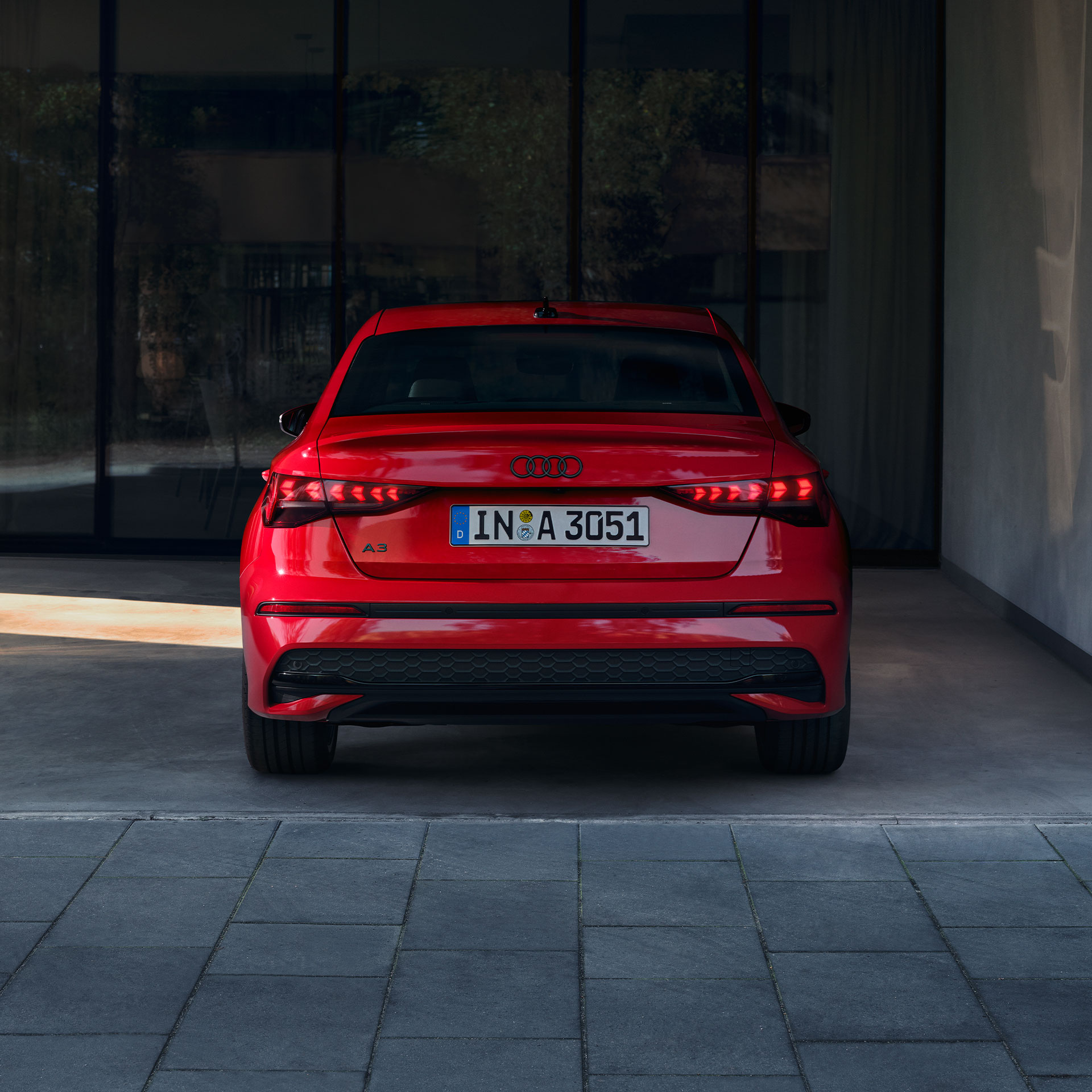 Prikaz zadnjega dela vozila Audi A3 limuzina
