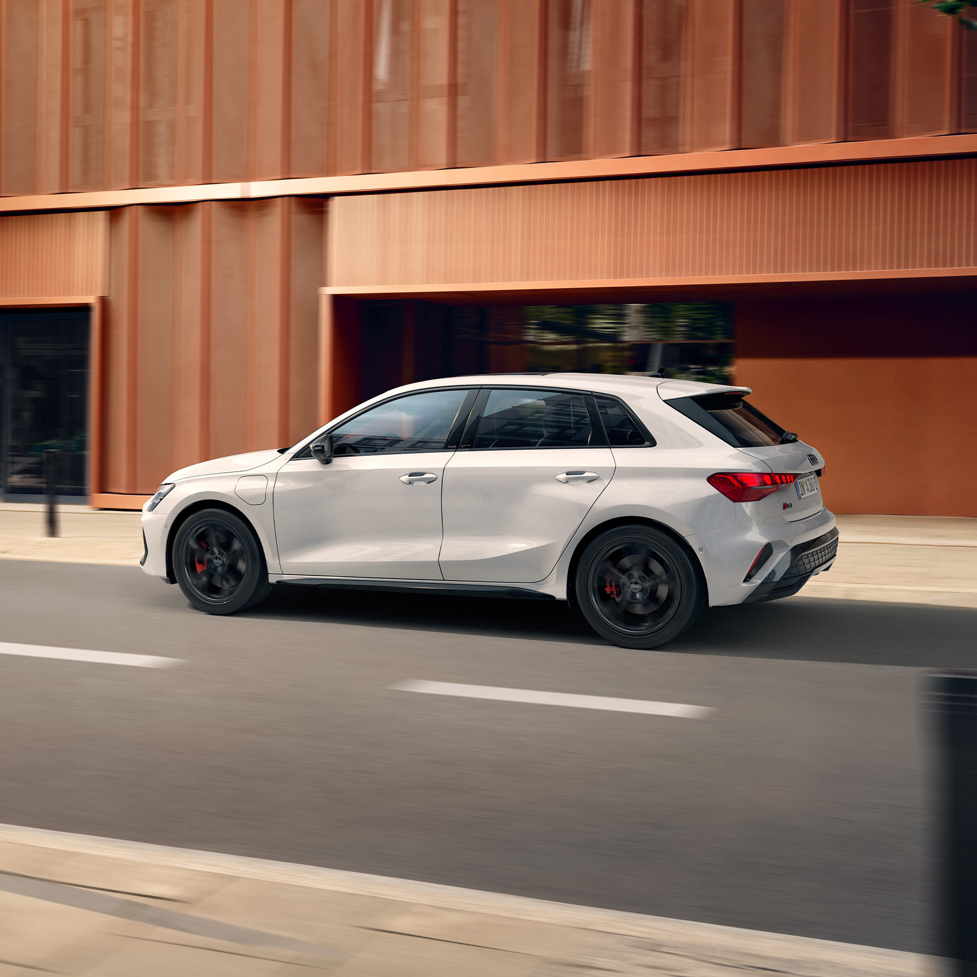 Audi A3 Sportback TFSI e dynamische Seitenansicht
