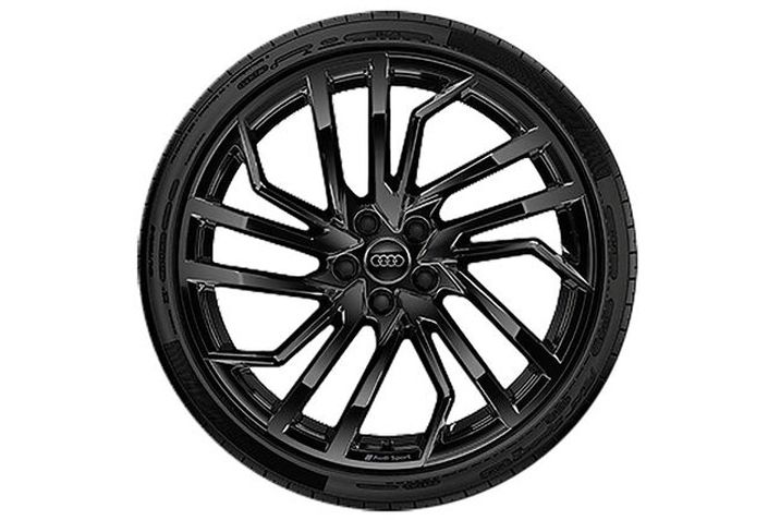 Abbild von einem schwarzen Audi A5 Winterkomplettrad mit einem 5 Segment Speichen Design