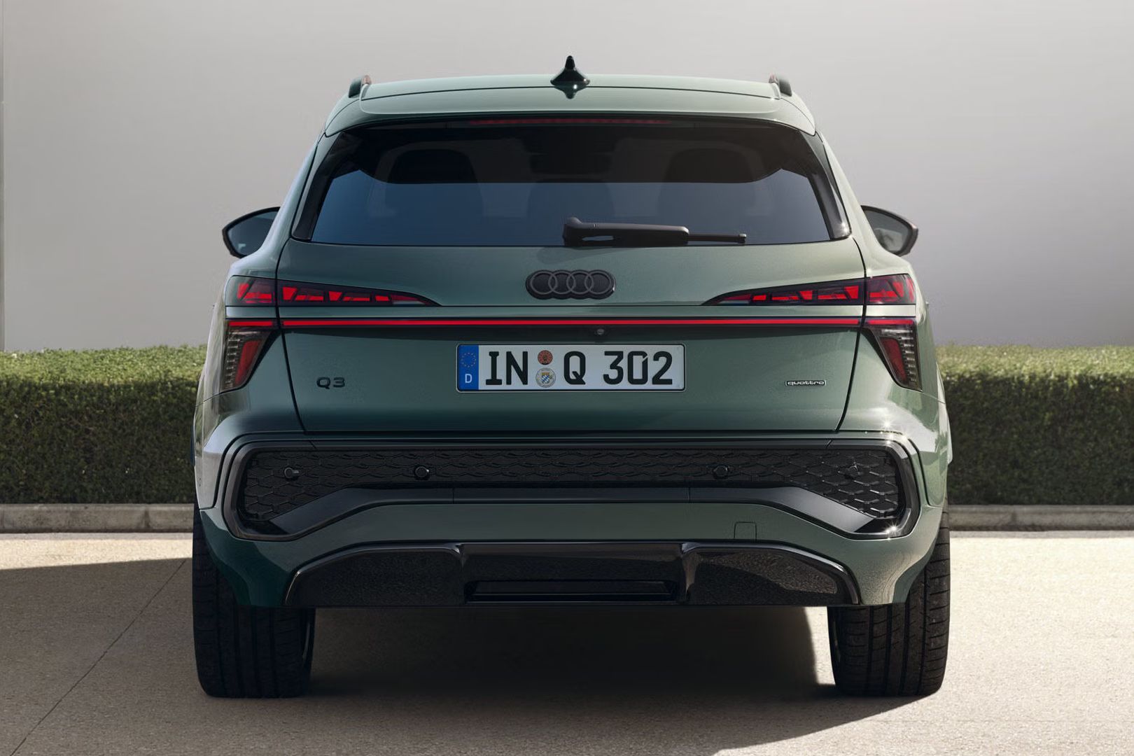 Heckansicht eines parkenden Audi Q3 SUV