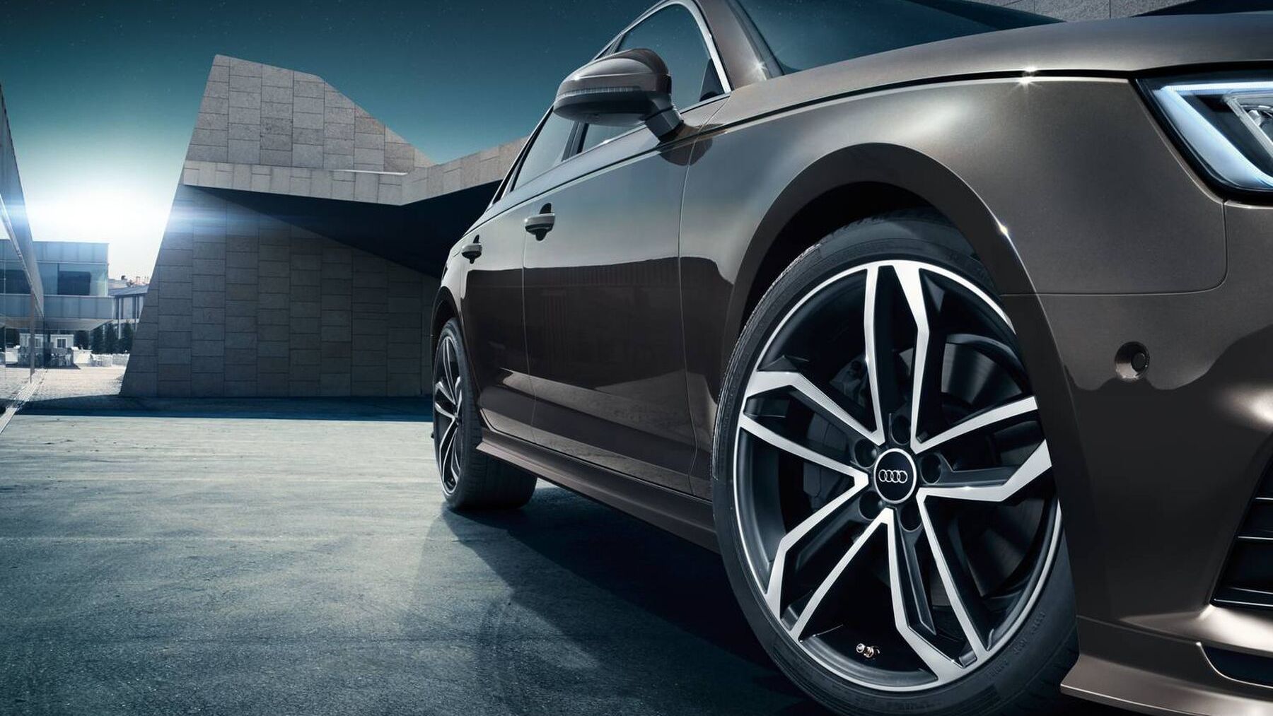 Seitenansicht eines Audi mit Audi Original Felgen