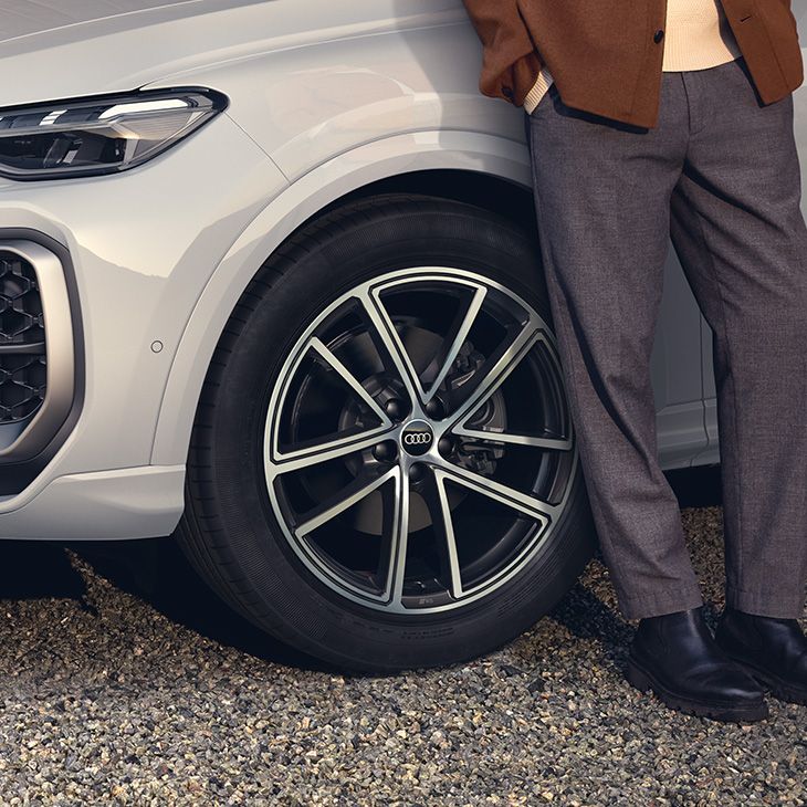 Detajl pnevmatike na vozilu Audi Q5