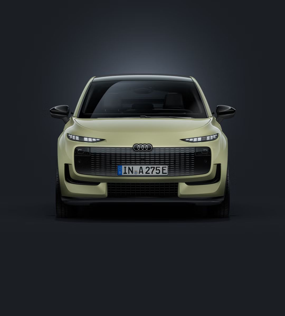 Sprednji del modela Audi A2 e-tron s temnim ozadjem.