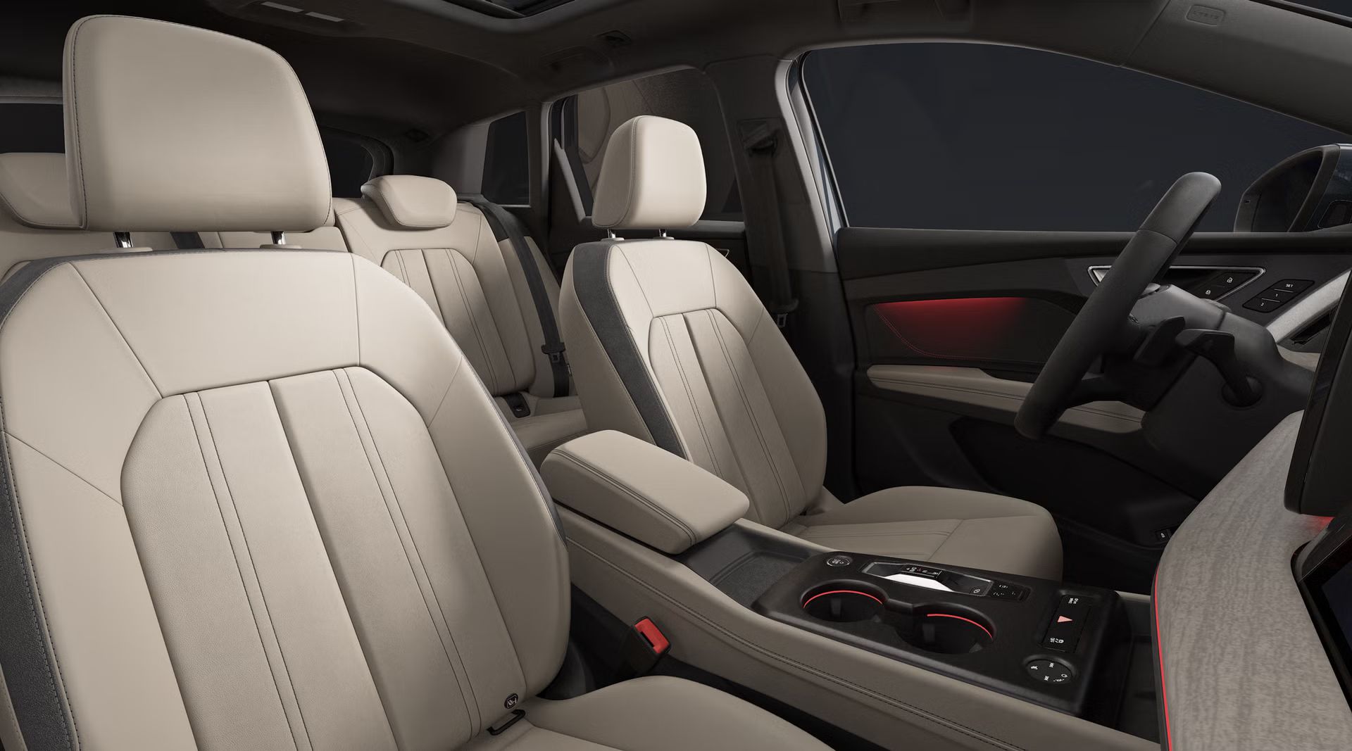 Pogled na notranjost modela Audi Q4 SUV e-tron: voznikov prostor, sprednja sedeža in zadnja sedežna klop.