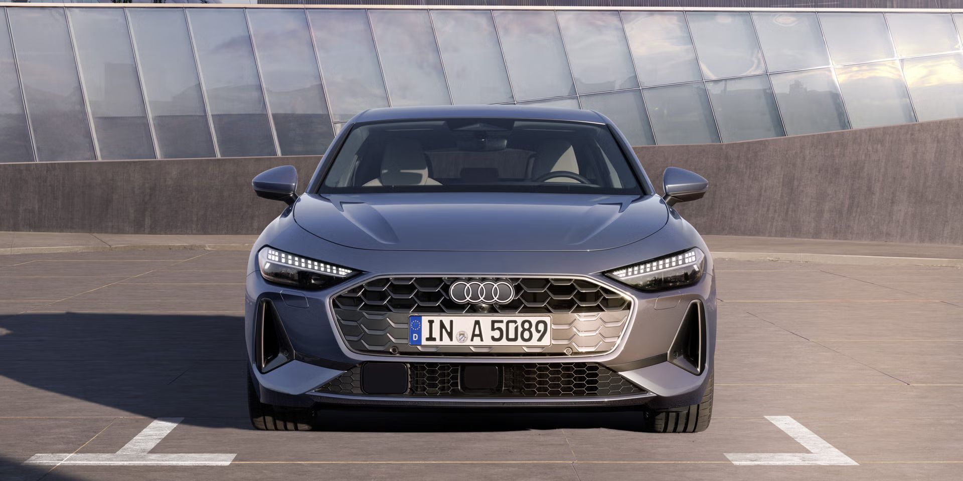 Audi A5 parkiran na parkirišču