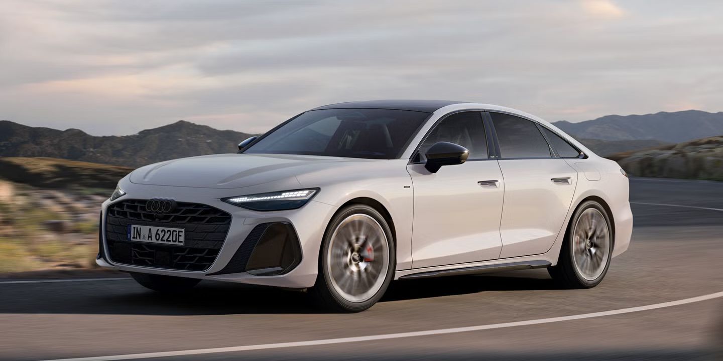 Stranski sprednji pogled na Audi A6 Limuzina e-hybrid