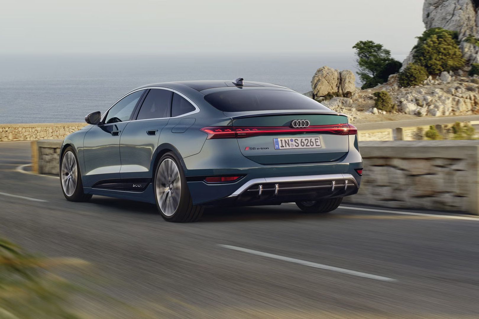 Audi S6 Sportback e-tron zunanja vožnja.