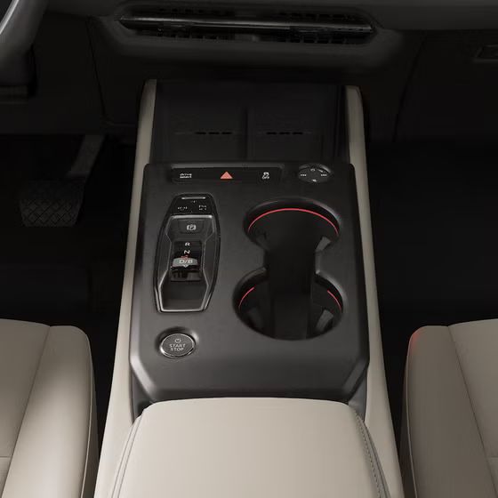 Bližnji posnetek sredinske konzole v voznikovem prostoru modela Audi Q4 SUV e-tron.