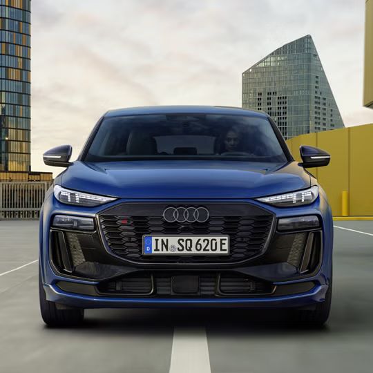 Sprednji pogled na Audi SQ6 Sportback e-tron