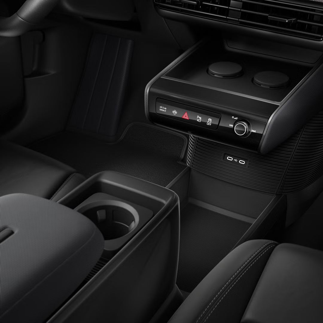 Bližnji posnetek sredinske konzole modela Audi A2 e-tron.