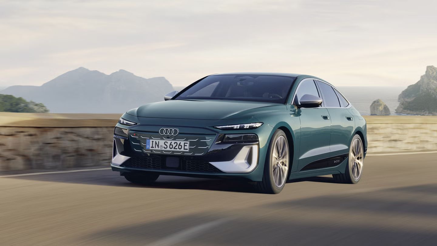 Audi S6 Sportback e-tron na cesti.