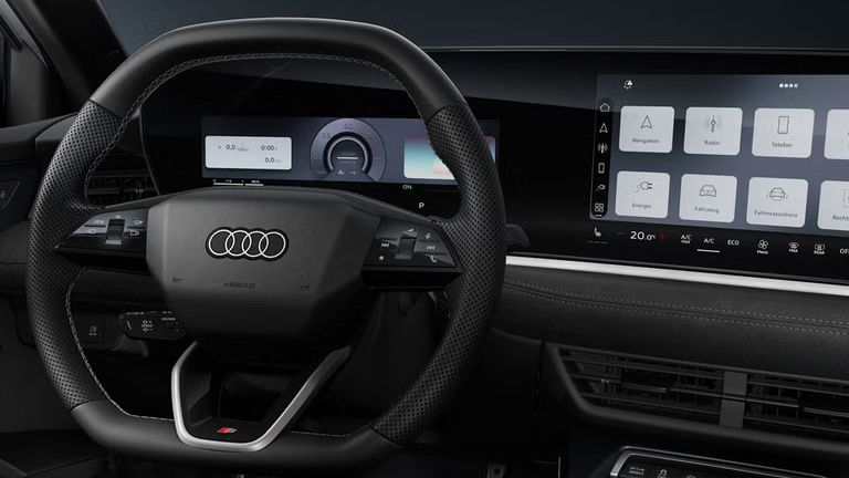 Voznikov prostor Audi A3 allstreet z digitalnim kokpitom, panoramskim zaslonom MMI in prestavno ročico.