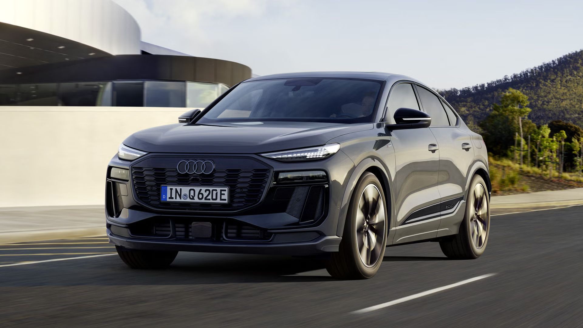 Audi Q6 Sportback e-tron med vožnjo
