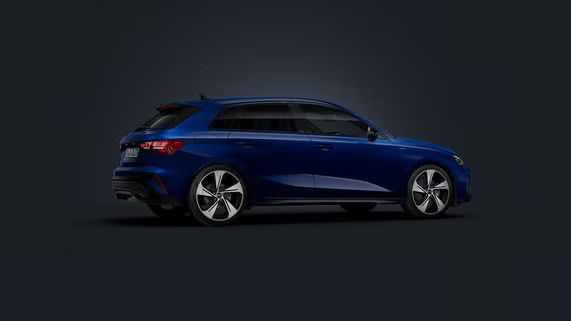 Moder Audi A3 Sportback s športnim in sodobnim dizajnom, fotografiran s strani.